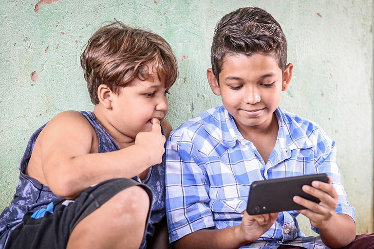 O número de crianças conectadas aumentou. Com esse dado, segundo especialistas, pais e responsáveis precisam redobrar monitoramento - (Foto: Roberta Aline)