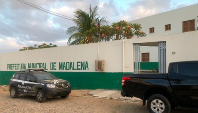 A ex-secretária passou seis meses recebendo pela Governo do Estado e pela Prefeitura de Madalena no ano de 2021 - (Foto: Reprodução/MPCE)