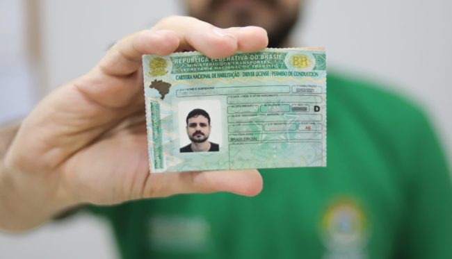 Ceará amplia CNH Popular para mulheres vítimas de violência e pessoas com dificuldade de leitura