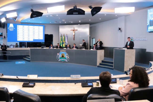 Fortaleza: vereadores aprovam medidas para educação, advocacia e moradia popular