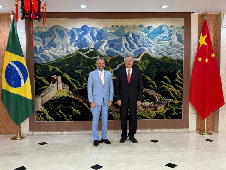 Ceará e China reforçam cooperação comercial em reunião diplomática