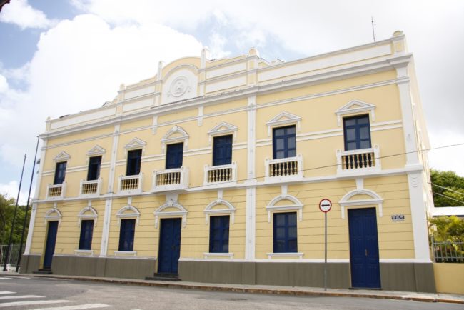Fortaleza sanciona ajuste fiscal que limita gastos municipais