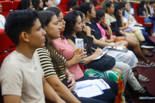 Entre as atividades de preparação para a véspera da prova do Enem, alunos terão reforço nas técnicas de Redação (Foto: Reprodução)