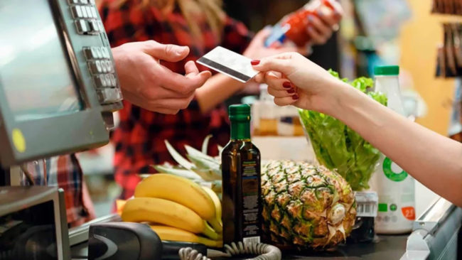 Governo impõe teto para taxas e muda regras do vale-refeição