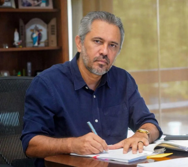 Elmano propõe CNH gratuita a mulheres vítimas de violência