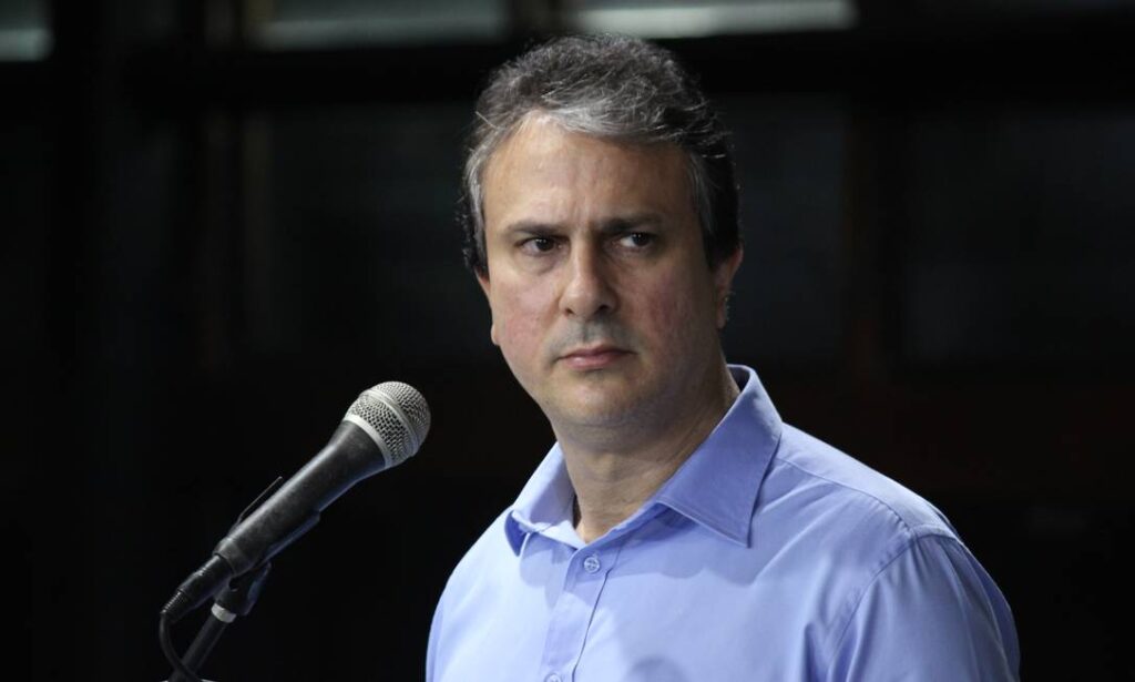 “Está do lado de quem rezou para o presidente morrer”, diz Camilo sobre Ciro