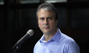 “Está do lado de quem rezou para o presidente morrer”, diz Camilo sobre Ciro