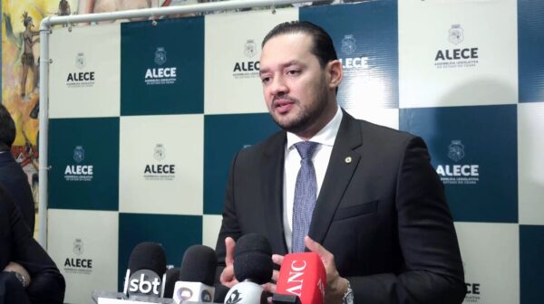 De acordo com o deputado, não é plausível defender medidas de Trump que estão prejudicando a economia do Ceará - (Foto: REDE ANC)