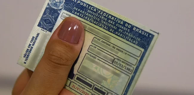 De acordo com a proposta do deputado estadual, a isenção das taxas da CNH busca promover a inclusão social do idoso - (Foto: Reprodução/Internet)