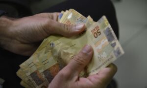 Salário mínimo será R$ 94 menor em 2030