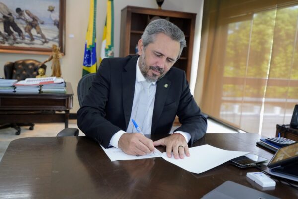 Governo Elmano completa 100 dias; confira o que já saiu do papel
