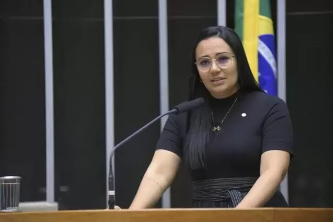 TRE define na sexta-feira quem assume vaga de Dayanne Bittencourt na Câmara dos Deputados