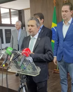 De acordo com o governador Elmano de Freitas, os investimentos e ações buscam atenuar a sensação de insegurança relatada pela população - (Foto: REDE ANC)