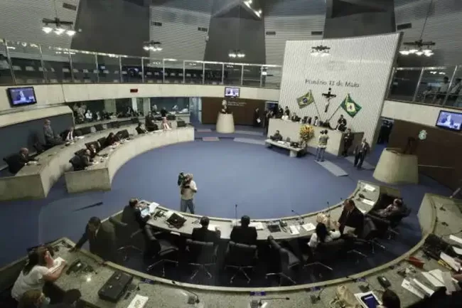 De iniciativa da deputada estadual Lia Gomes (PDT), o projeto busca reforçar a necessidade de combater a LGBTFOBIA no Ceará (Foto: Alece/Divulgação)