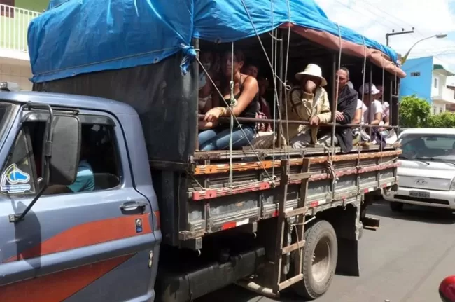 É válido ressaltar que a condição se restringe à utilização do pau de arara em eventos religiosos, como forma de fortalecimento cultural. (Foto: Rozelia Costa)