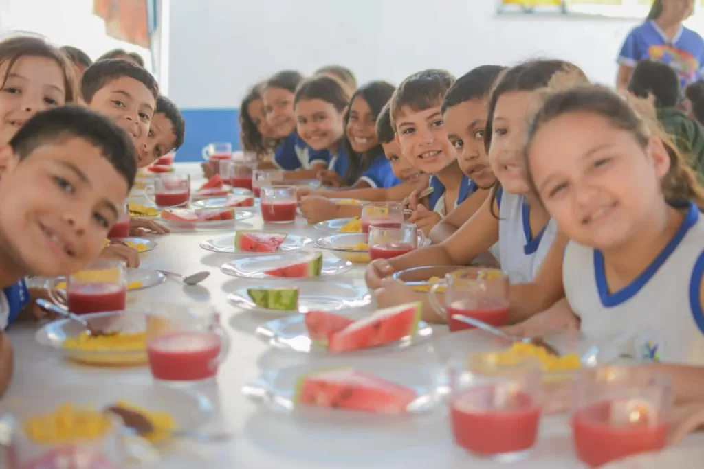 A qualidade da merenda escolar servida aos alunos devidamente matriculados é de fundamental importância para o desempenho do estudantes - (Foto: Divulgação)