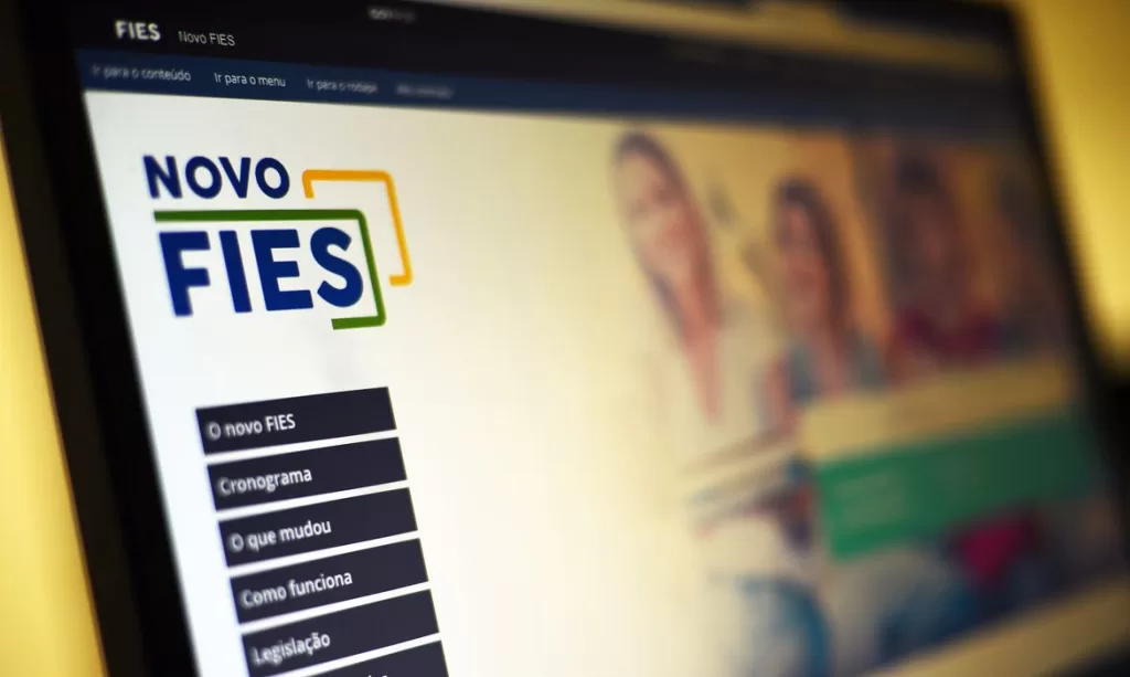 Após reinvindicações sobre o Fies sem teto, estudantes beneficiários do programa poderão ter um de suas pautas atendidas - (Foto: Marcello Casal Júnior)