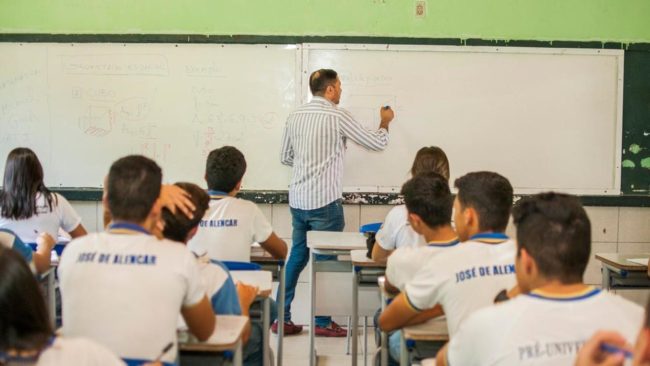 De acordo com a Organização Internacional do Trabalho (OIT), os professores fazem parte dos profissionais que mais passam por desgastes - (Foto: Ariel Gomes)