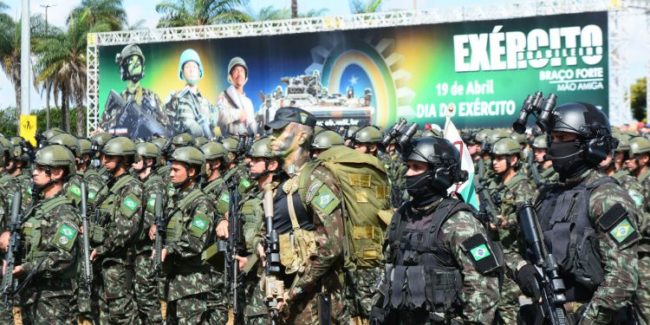 O texto, já encaminhado para o Senado, determina que militares da ativa não registrem candidatura. A proposta é de um senador da Bahia - (Foto: Exército Brasileiro/Divulgação)