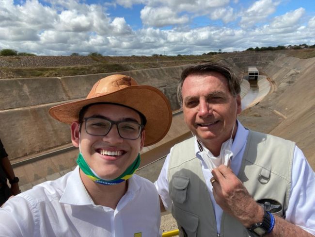 Mesmo com um contexto de inelegibilidade que envolve o ex-presidente, Carmelo Neto acredita que o nome de Bolsonaro estará à disposição da população em 2026 - (Foto: Reprodução/Internet)