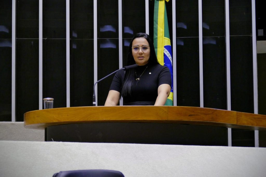 O projeto da deputada pretender dar condições a analfabetos obterem a CNH. Em sua justificativa, a parlamentar defendeu a ação como inclusiva - (Foto: Câmara dos Deputados)