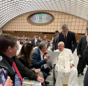 Além da audiência com Papa Francisco, Guimarães aproveitou para se reunir com lideranças e emplacar pautas de investimentos para o Ceará - (Foto: Reprodução)