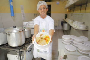 As cozinhas de Fortaleza serão as primeiras beneficiadas, já que a cidade concentra o maior número de equipamentos do Ceará Sem Fome - Foto: George Braga e José Wagner/Governo do Estado