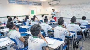 Após erro de escola, aluna é impedida de se matricular em curso profissionalizante