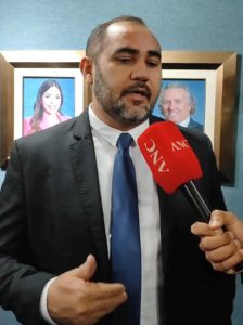 Deputado do PT, Missias Dias atribuiu a boa colocação de Elmano na pesquisa às entregas do governo na Saúde, Segurança e combate à forme - (Foto: REDE ANC)