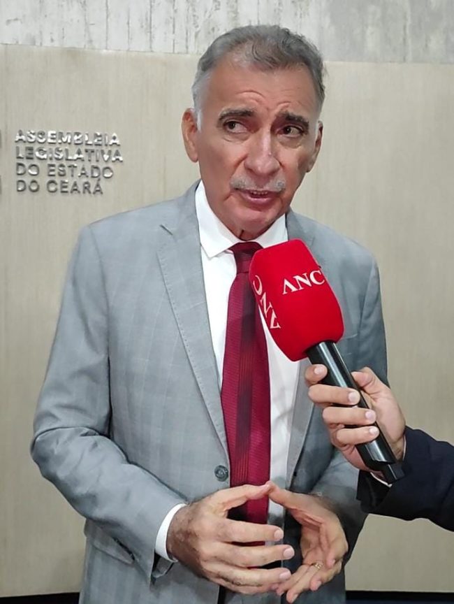 Para o assessor especial de Assuntos Municipais, Artur Bruno, o diálogo será a principal chave para a decisão em torno do melhor nome - (Foto: Pablo Giovanni)