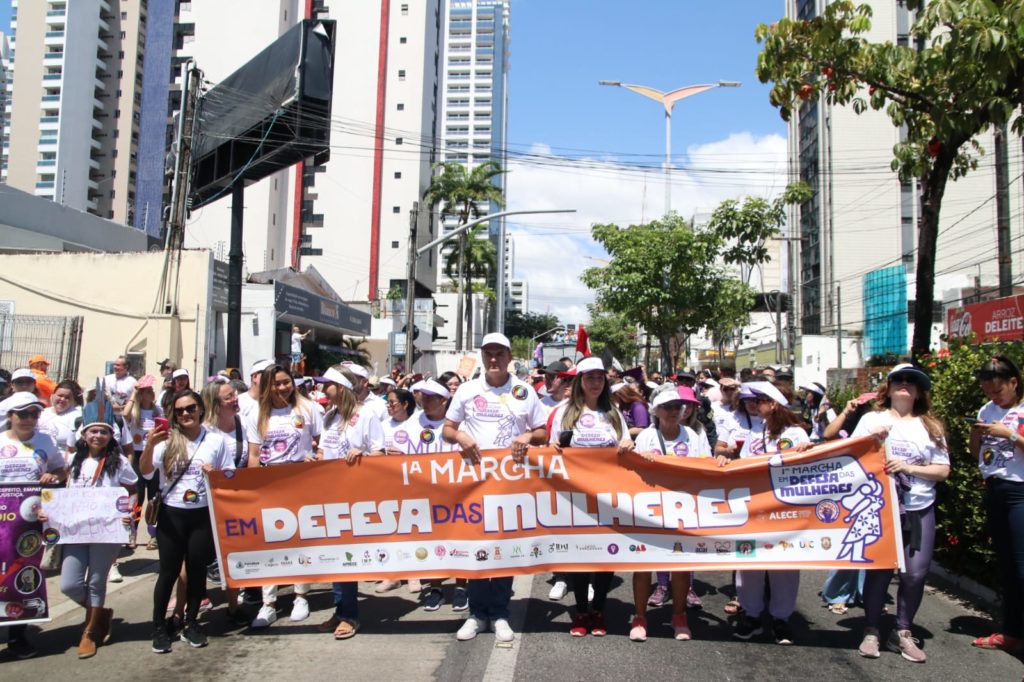 Marcha em Defesa das Mulheres reforça luta contra a violência de gênero