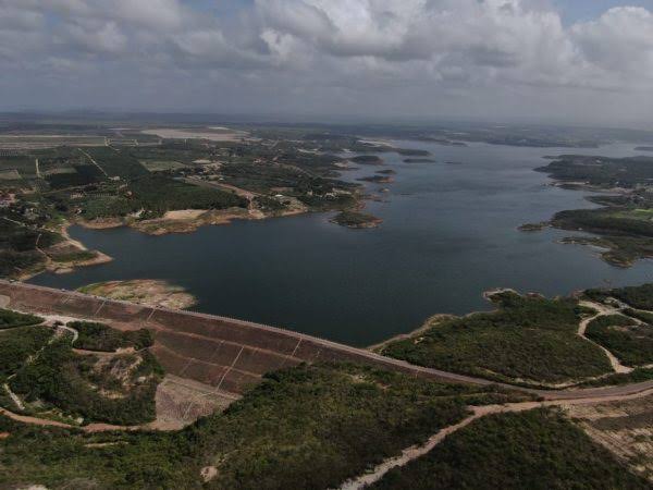 Apesar do alerta da população, a Companhia de Gestão e Recursos Hídricos já descartou o risco de rompimento - (Foto: Cogerh)