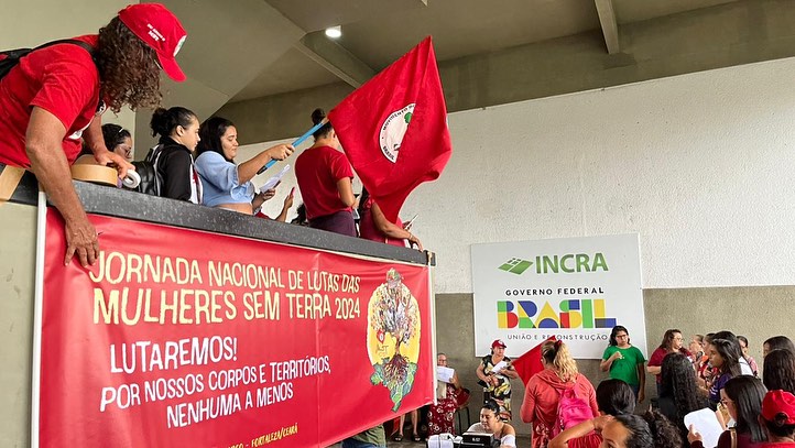 Mulheres Sem Terra ocupam sede do Incra em Fortaleza 