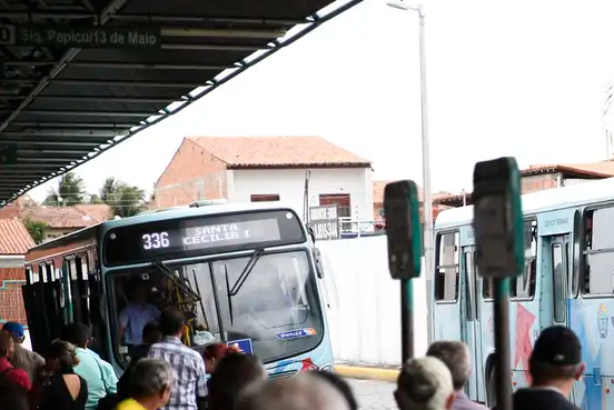 A Supesp definiu os primeiros locais de implementação para a iniciativa que pretende reduzir os crimes em paradas de ônibus - (José Cruz/Agência Brasil)