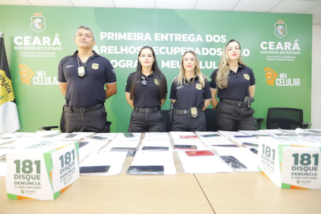 Programa "Meu Celular" faz primeira entrega de celulares recuperados