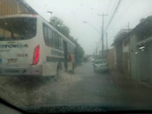 De acordo com a Defesa Civil, as fortes chuvas em Caucaia preocupam áreas como Parque São Miguel e Comunidade da Cagece - (Foto: Rogério Ribeiro)