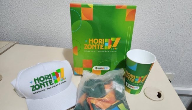 A pré-candidata que distribuiu os kits promocionais realizou a ação no dia em que foi comemorado o aniversário de Horizonte - (Foto: Reprodução/MP)