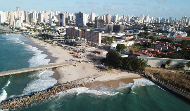 De acordo com a Semace, a poluição em praia de Fortaleza deixa quase 70% de todo o trecho impróprio para banhistas - (Foto: Sal Filmes)