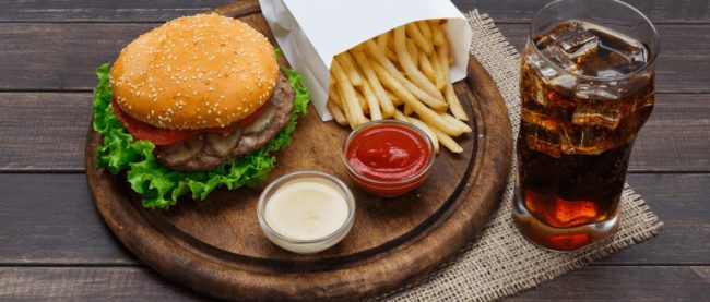 Estudo revela impacto do fast food nos hábitos alimentares dos brasileiros