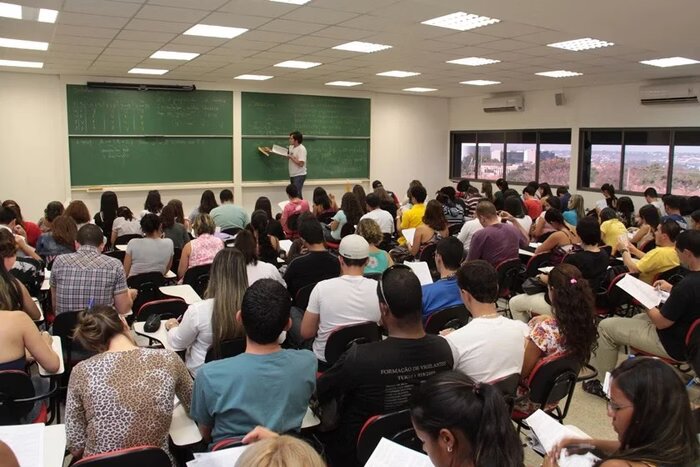 Senado aprova criação de bolsa para alunos de instituições federais