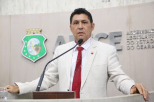 Fala de deputado sobre essas atitudes no meio político veio após episódios envolvendo ofensas a uma deputada e a uma prefeita cearense - (Foto: Alece)
