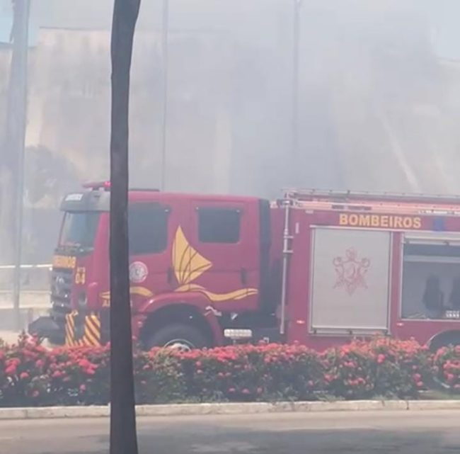 O Corpo de Bombeiros chegou ao local em tempo hábil. A equipe afirma que pode ser considerado um incêndio de grandes proporções - (Foto: ANC)