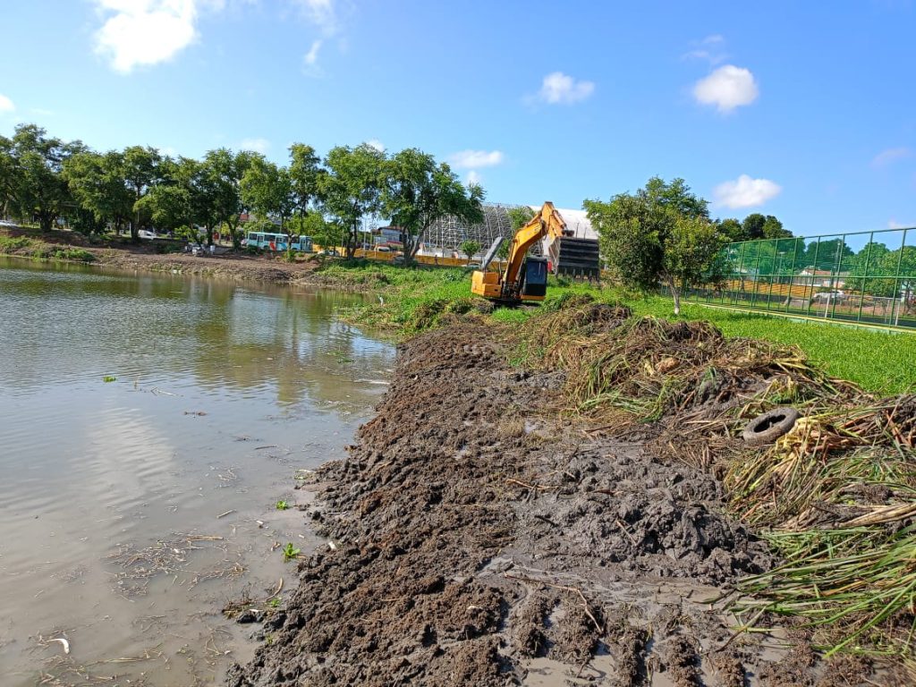 Prefeitura inicia obras de limpeza na Lagoa de Parangaba