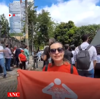 De acordo com os profissionais da Educação que estiveram no manifesto, a falta de diálogo desmotiva a categoria - (Foto: Reprodução/Instagram)