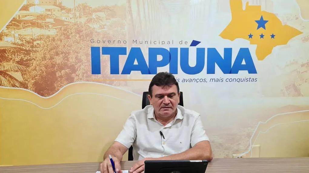 Justiça suspende afastamento de prefeito alvo de operação do MPCE
