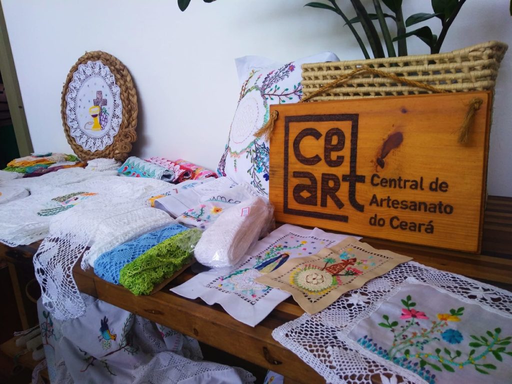 Artesãos e designers cearenses compõem Feira na Rosenbaum em Fortaleza