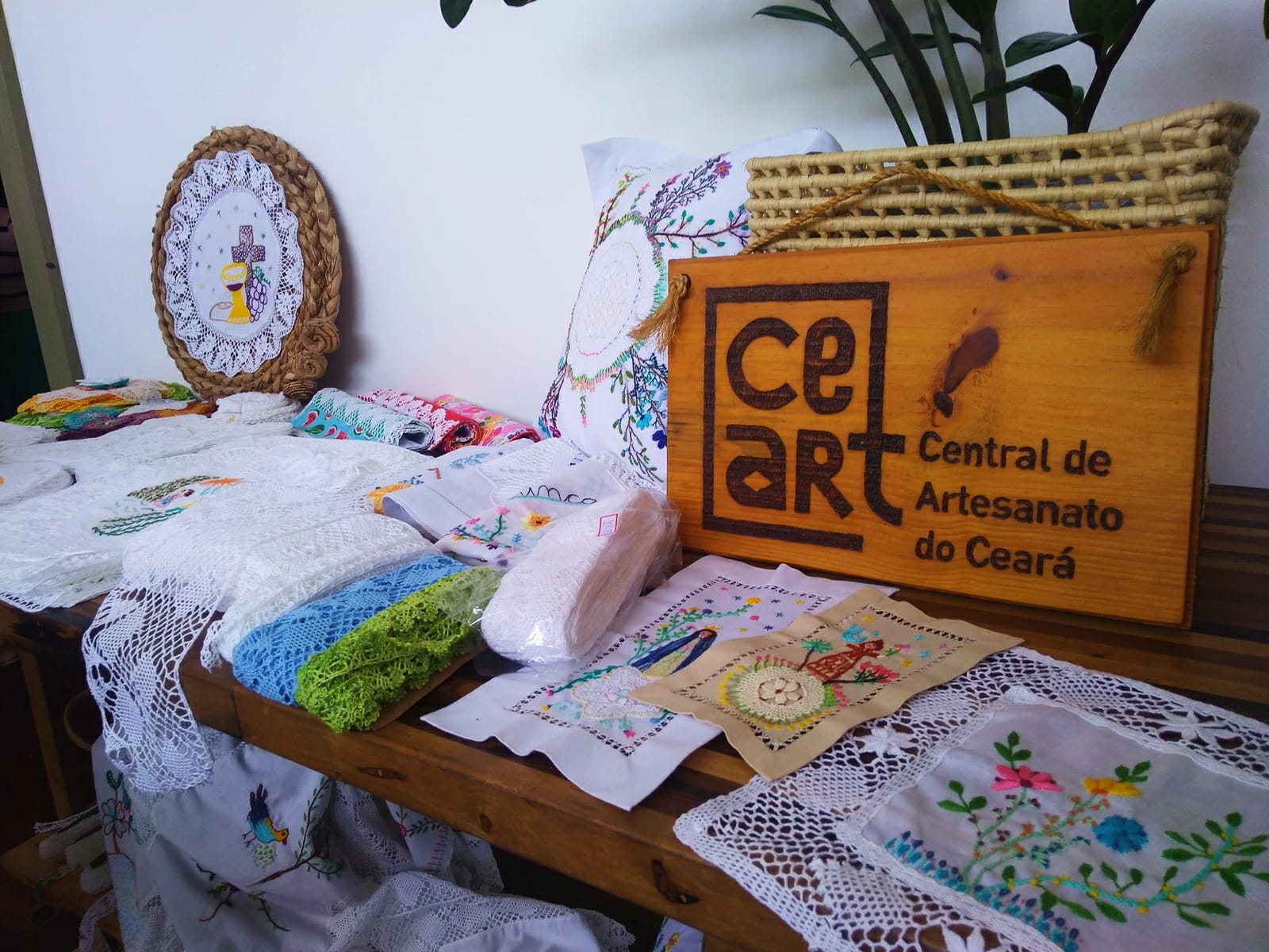 Artesãos e designers cearenses compõem Feira na Rosenbaum em Fortaleza