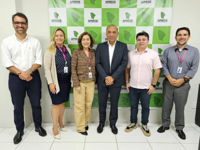 Aprece e Enel Ceará discutem melhorias no atendimento aos municípios