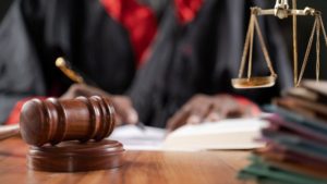 Justiça condena policial e empresário a mais de seis anos por extorsão no Ceará