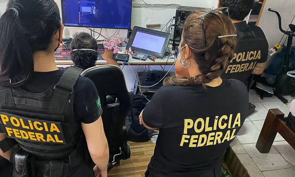 Operação da PF em Fortaleza combate pornografia infantil